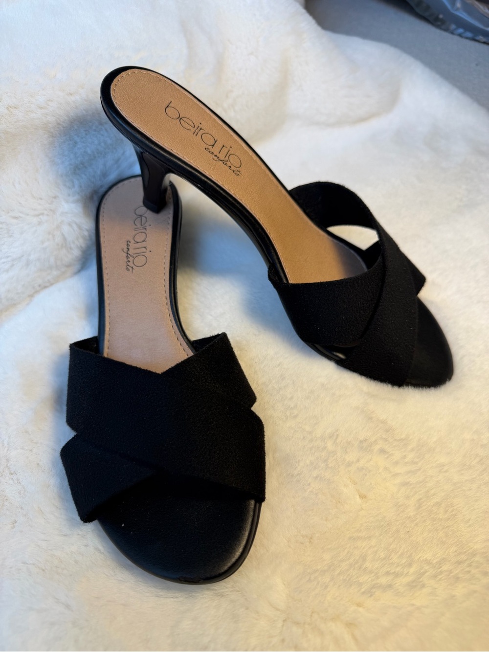 Beira Rio Black Crisscross Slide Heeled Sandals with Kitten Heel Size 8
